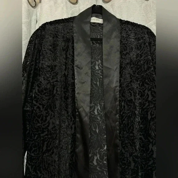 VTG Victoria’s Secret Black Lace Kimono Open Robe Coverup One Size Bohemian EUC - Picture 11 of 14